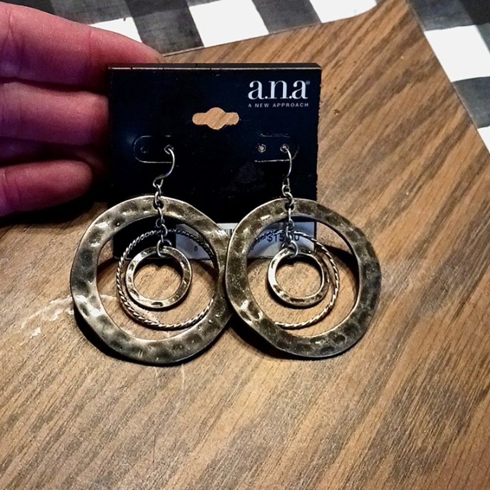 🏷3/$15 a.n.a Earrings
